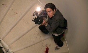  Lou Bloom (Jake Gyllenhaal) is adrift in the night with a cheap video camera and a police radio scanner.
